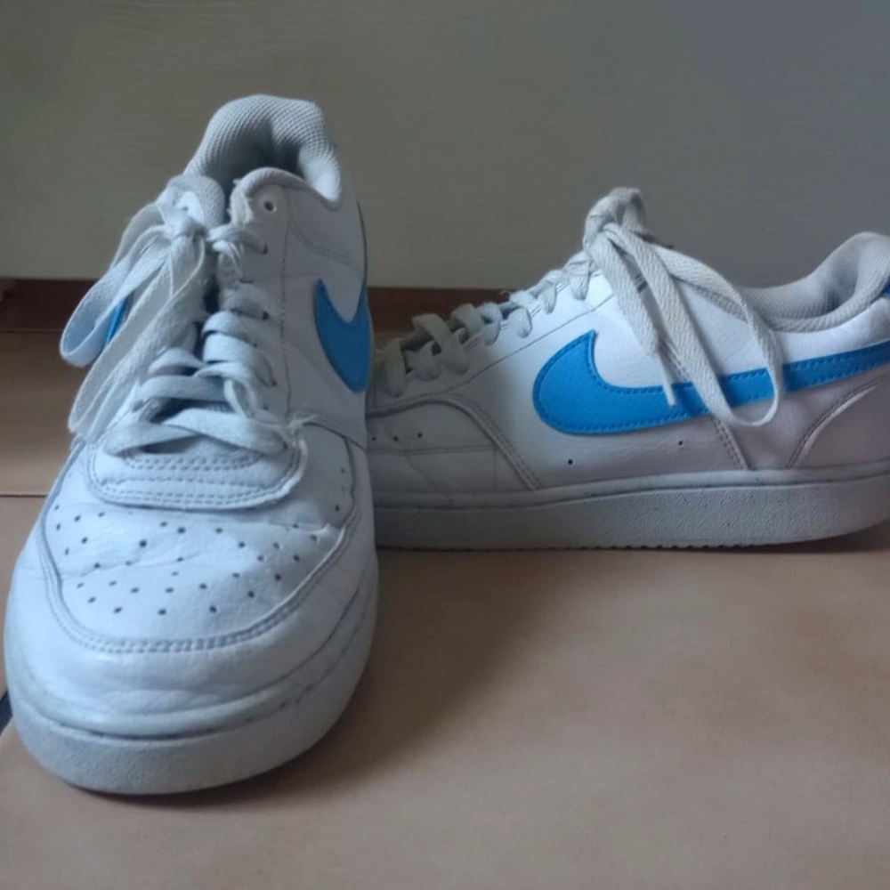 Nike Women's Sneakers in White and Blue